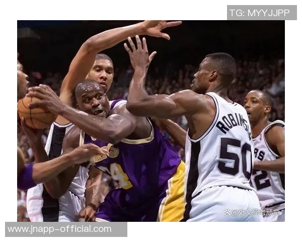 历史第四人埃迪单场狂砍30分15板3帽命中率高达75追平邓肯与奥尼尔辉煌成就