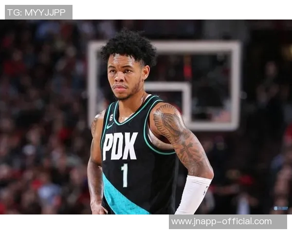 安芬尼西蒙斯半场表现惊艳8中6三分5中3独揽16分助球队领先