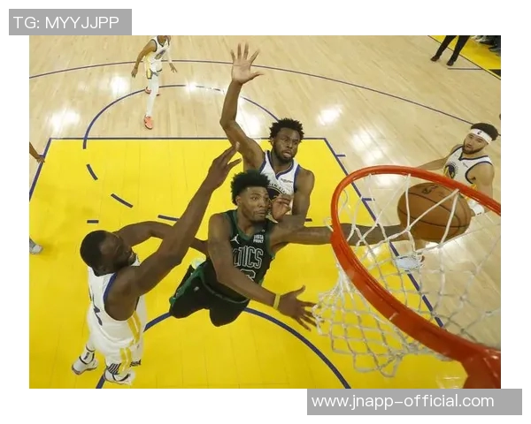 维金斯怒摔保温杯展现高效表现全场16投12中砍下28分6篮板3助攻3抢断1盖帽