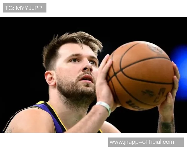 湖船大战裁判报告揭示真相邓恩最后时刻判罚东契奇为好球